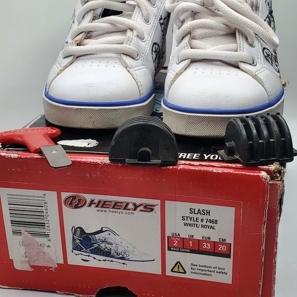 Heelys white skull design removeable wheel shoes youth size 2 in box - Picture 13 of 13